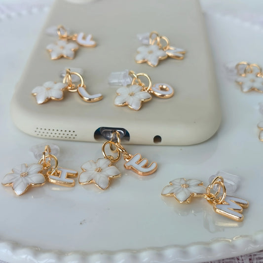 White Daisy & Initial