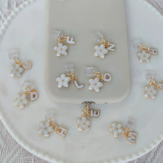 White Daisy & Initial